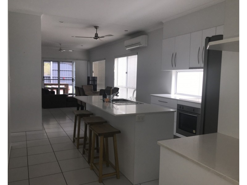 136 Grand Parade, Parrearra QLD 4575