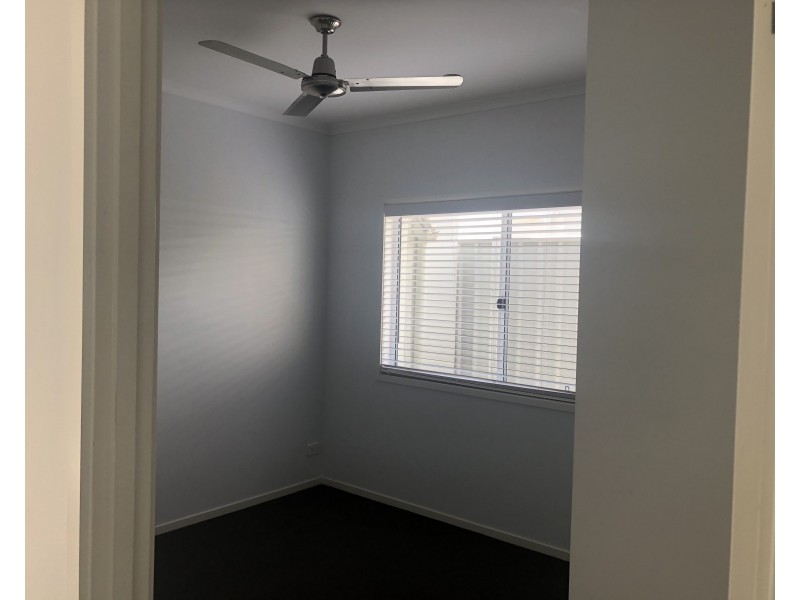 136 Grand Parade, Parrearra QLD 4575