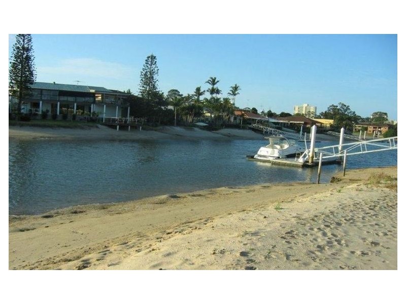 42 Tarwarri Crescent, Mooloolaba QLD 4557