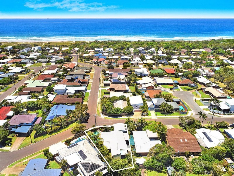 2 Tamala Street, Warana QLD 4575