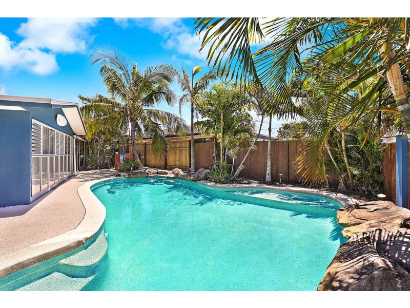 2 Tamala Street, Warana QLD 4575