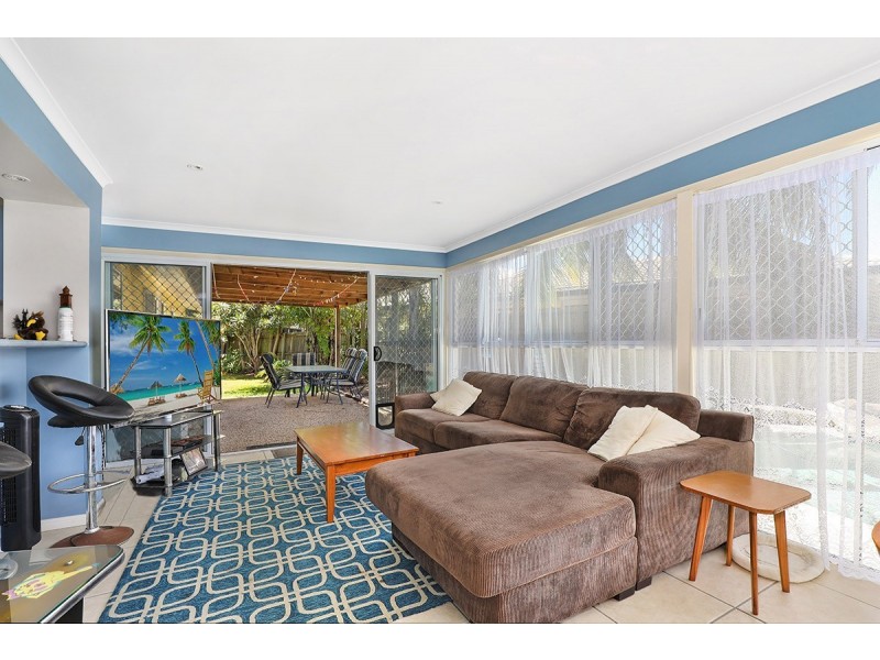 2 Tamala Street, Warana QLD 4575