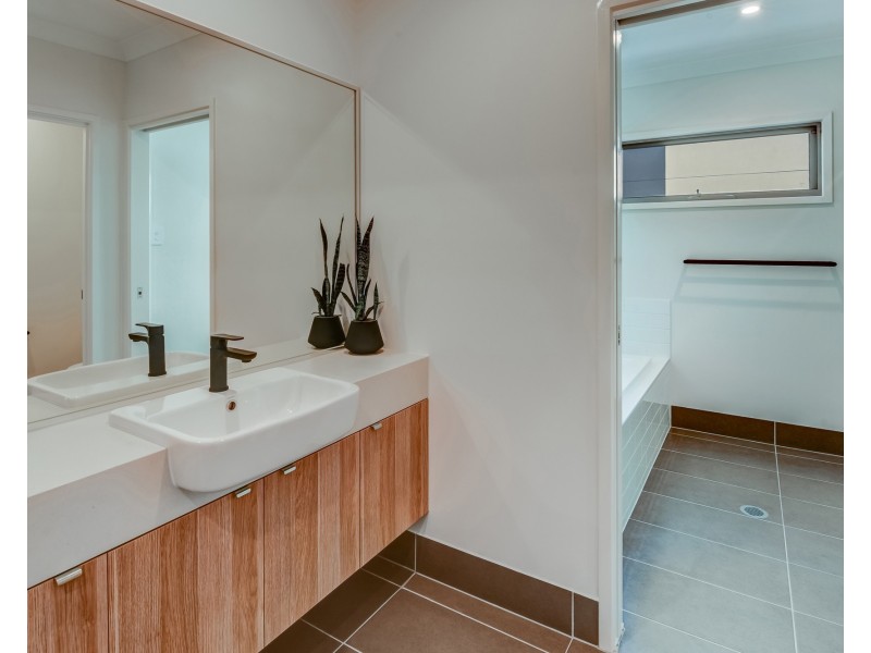 9 Endurance Place, Birtinya QLD 4575