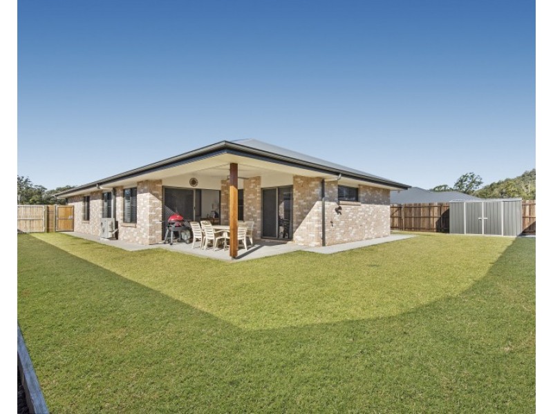 18 Pinnacles Drive, Glass House Mountains QLD 4518