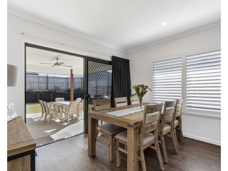 18 Pinnacles Drive, Glass House Mountains QLD 4518