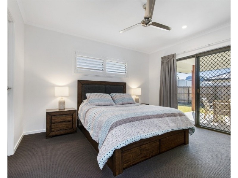 18 Pinnacles Drive, Glass House Mountains QLD 4518