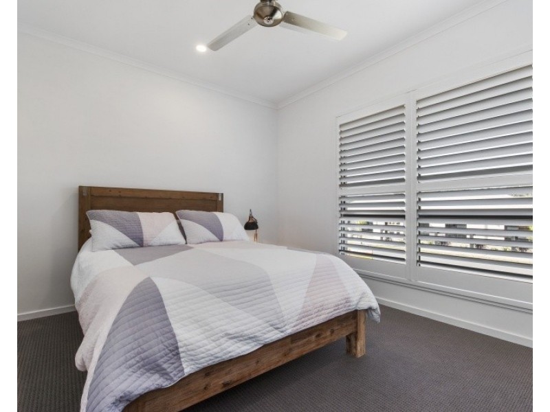 18 Pinnacles Drive, Glass House Mountains QLD 4518