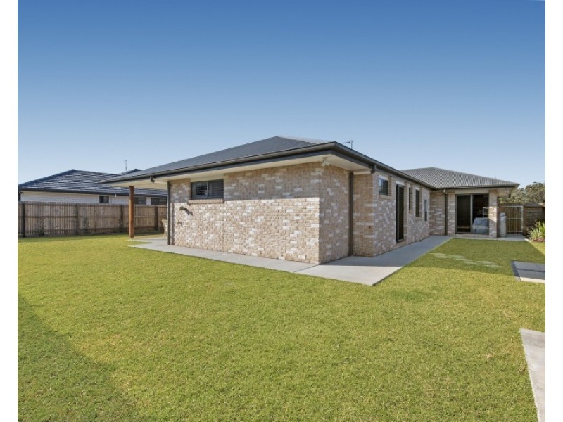 18 Pinnacles Drive, Glass House Mountains QLD 4518