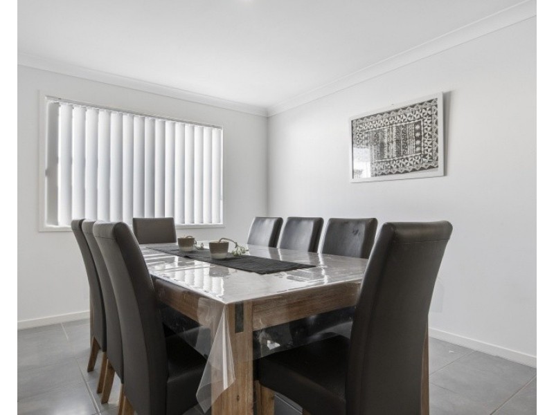 5 Riverstone Crescent, Little Mountain QLD 4551