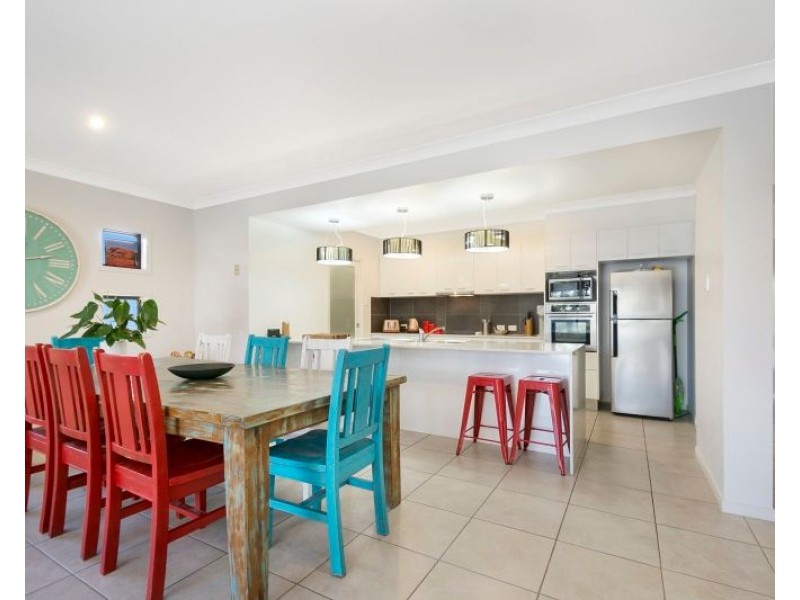 8 Wake Court, Birtinya QLD 4575