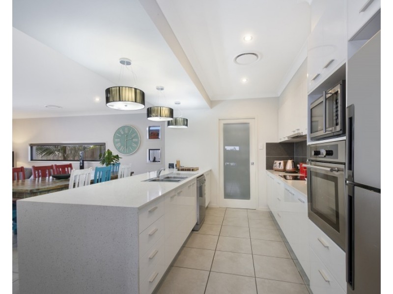 8 Wake Court, Birtinya QLD 4575