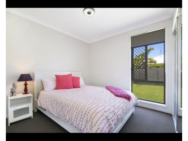 8 Wake Court, Birtinya QLD 4575