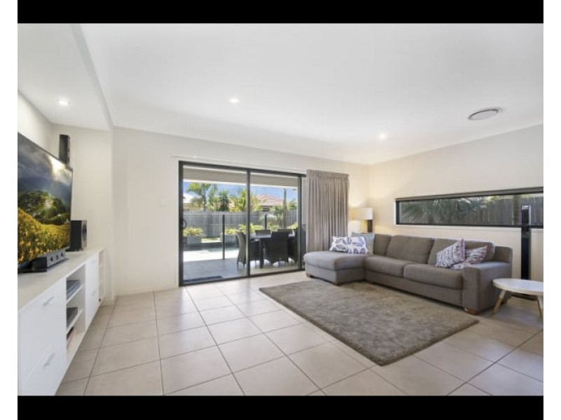 8 Wake Court, Birtinya QLD 4575