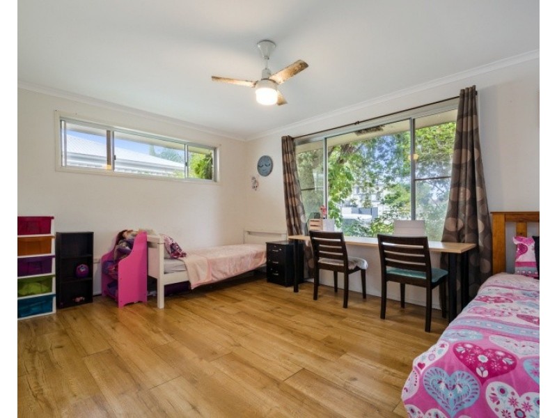 10 Lapoinya Crescent, Warana QLD 4575