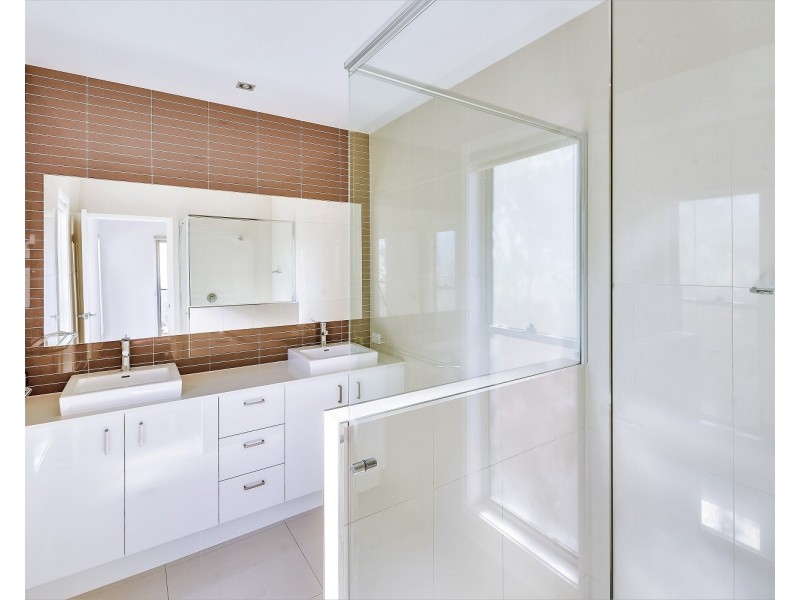 16 Sweep Court, Birtinya QLD 4575