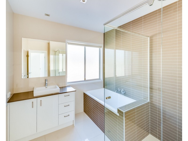 16 Sweep Court, Birtinya QLD 4575