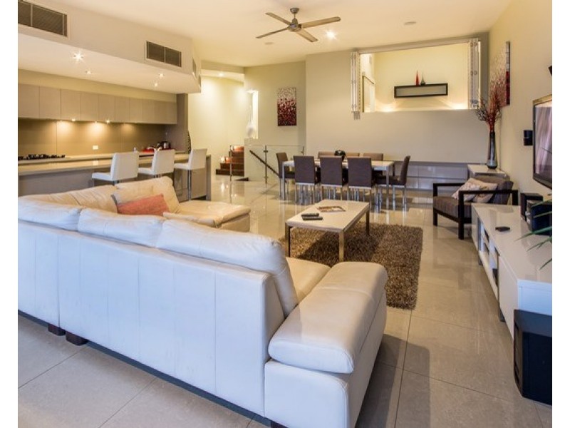 2/2 Coral Sea Avenue, Hamilton Island QLD 4803