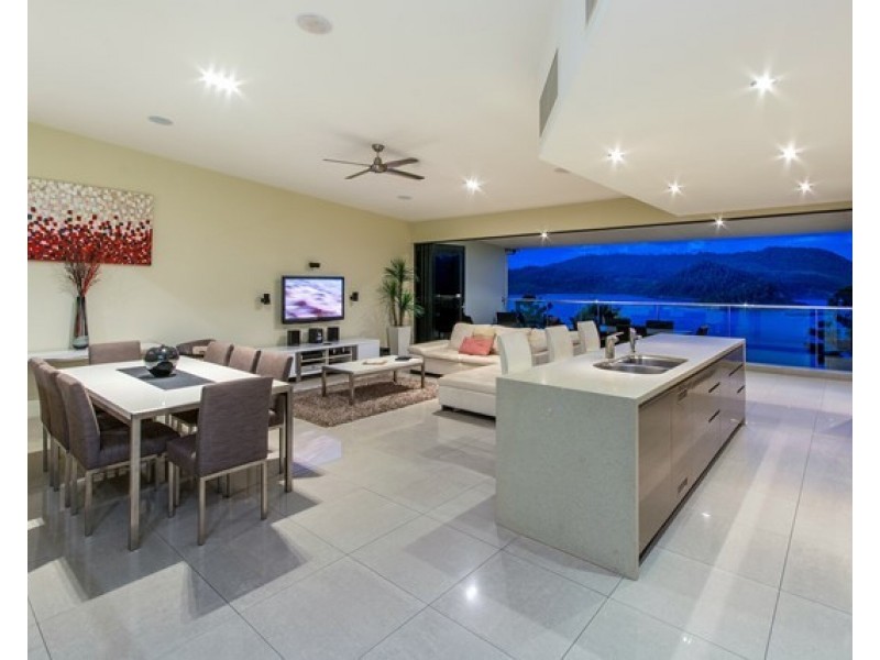2/2 Coral Sea Avenue, Hamilton Island QLD 4803