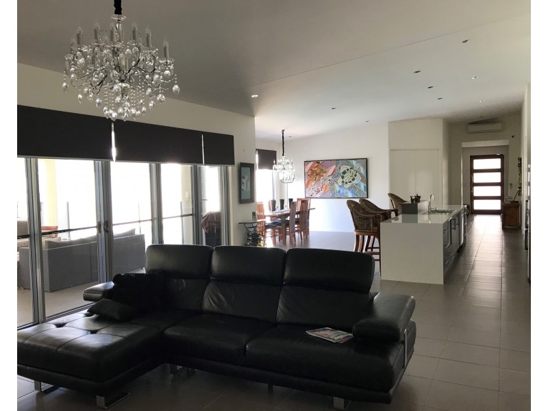 134 Grand Parade, Parrearra QLD 4575