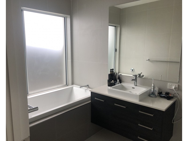 33 Hideaway Street, Birtinya QLD 4575