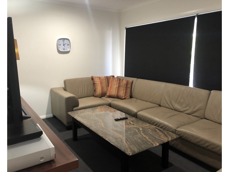 33 Hideaway Street, Birtinya QLD 4575