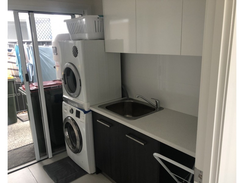 33 Hideaway Street, Birtinya QLD 4575