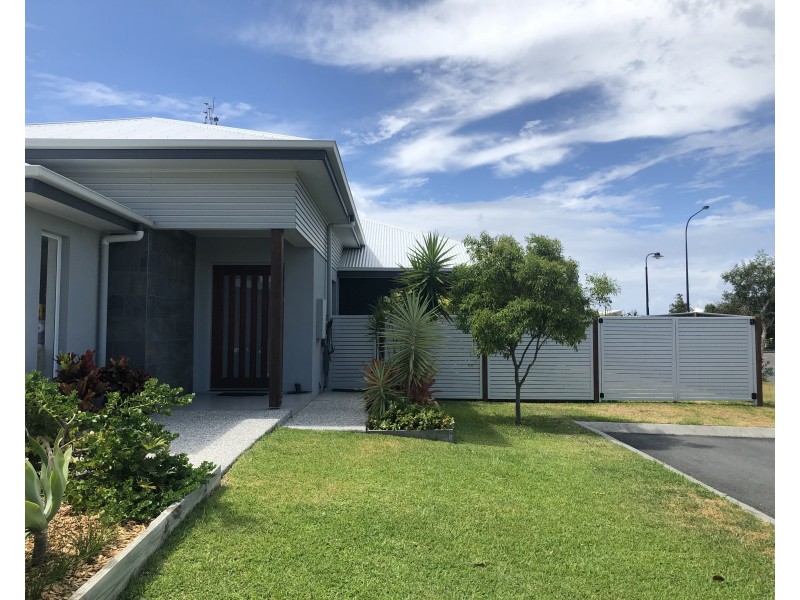 33 Hideaway Street, Birtinya QLD 4575