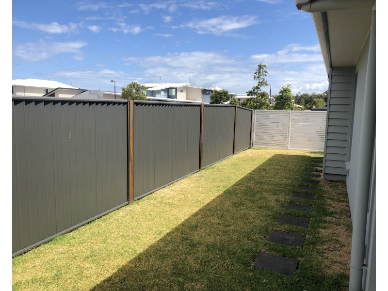 33 Hideaway Street, Birtinya QLD 4575