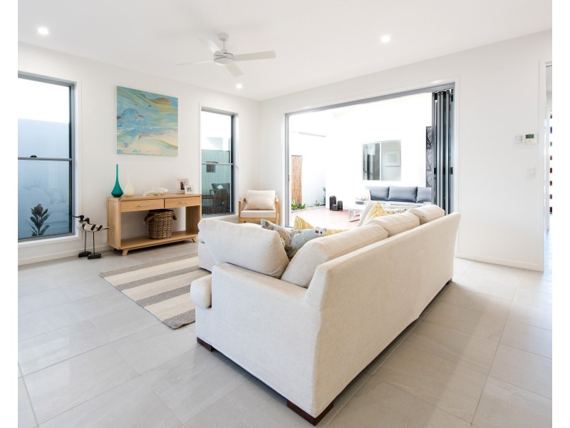 18 Berry Terrace, Caloundra West QLD 4551