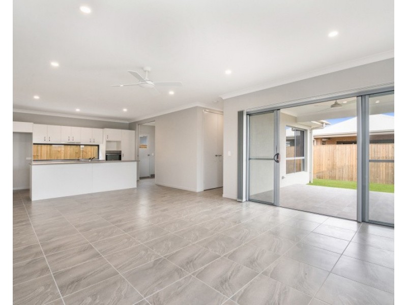 14 Piper Street, Palmview QLD 4553