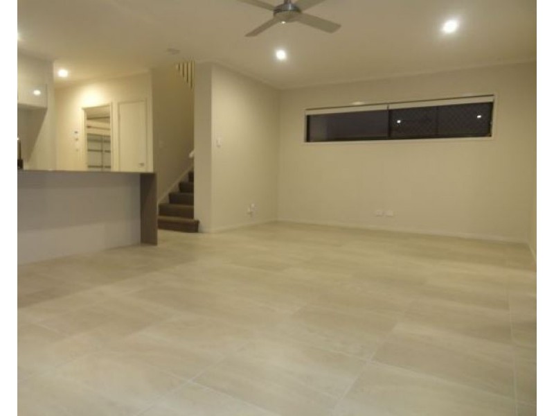 12 Bluff Street, Birtinya QLD 4575