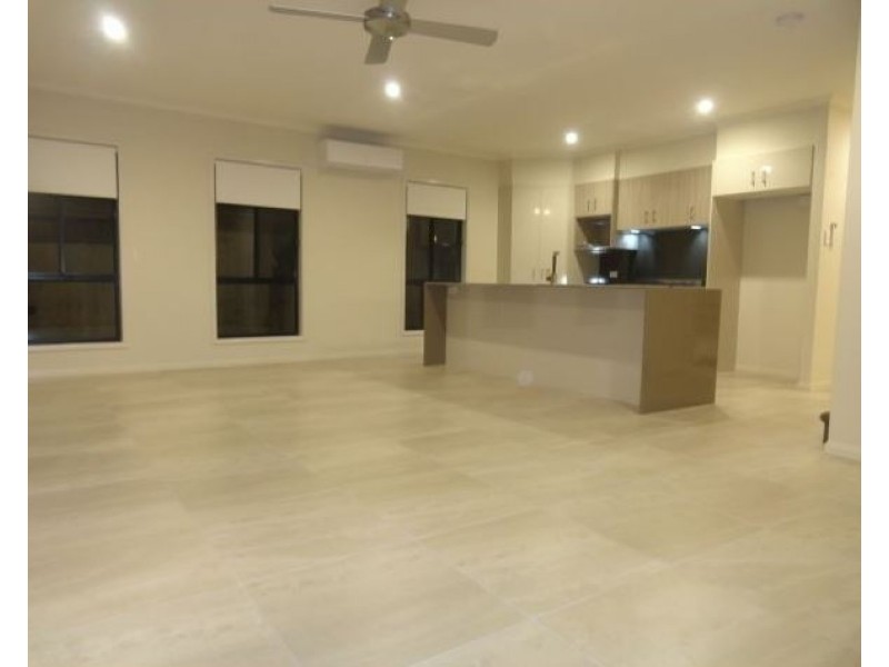 12 Bluff Street, Birtinya QLD 4575