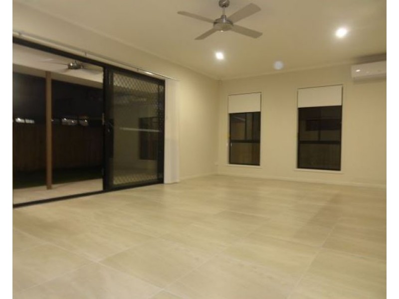 12 Bluff Street, Birtinya QLD 4575