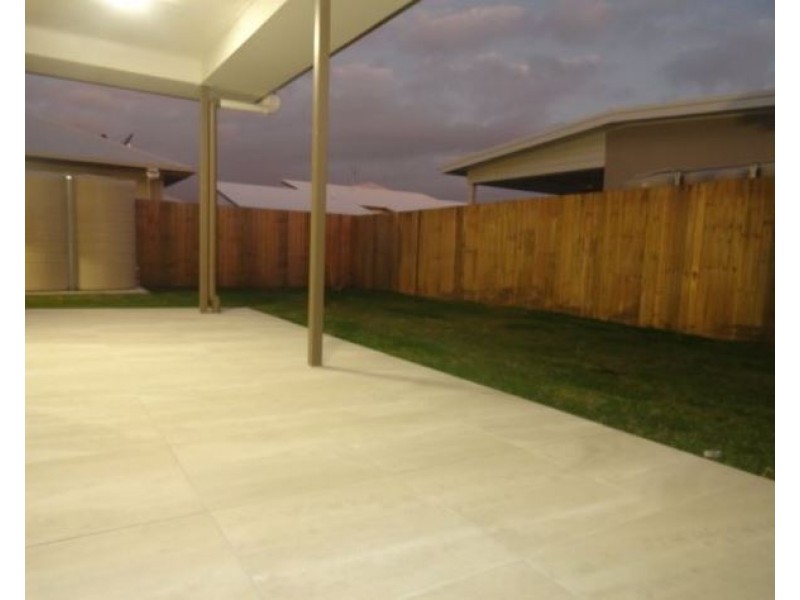 12 Bluff Street, Birtinya QLD 4575