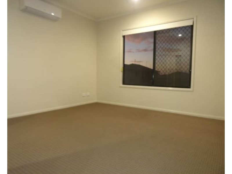 12 Bluff Street, Birtinya QLD 4575