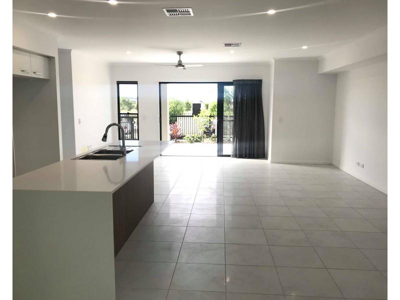 25 Greenview Terrace, Palmview QLD 4553