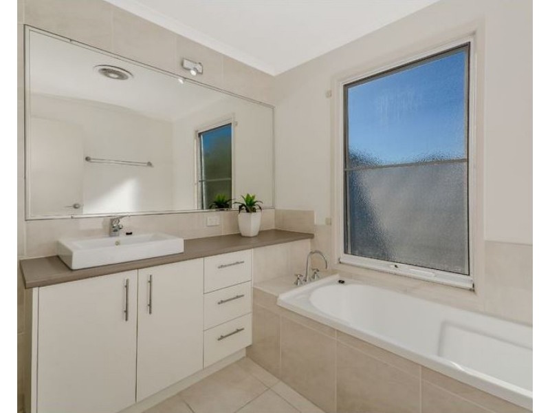 7 Whitsunday Street, Parrearra QLD 4575