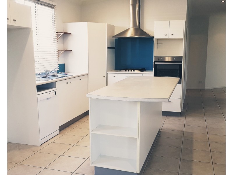 13 Magnetic Street, Parrearra QLD 4575