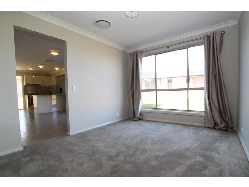 90 Bandara Circuit, Spring Farm NSW 2570