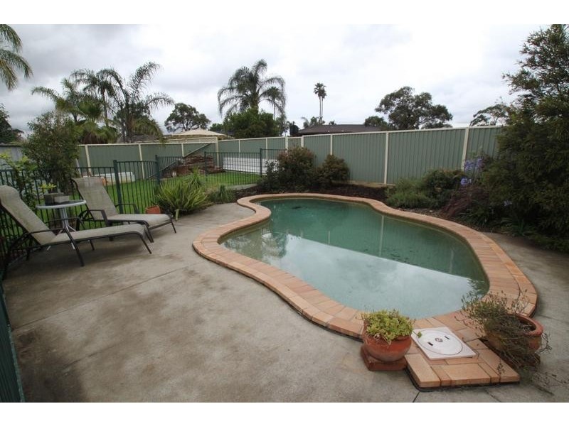 17 Woodland Crescent, Narellan NSW 2567