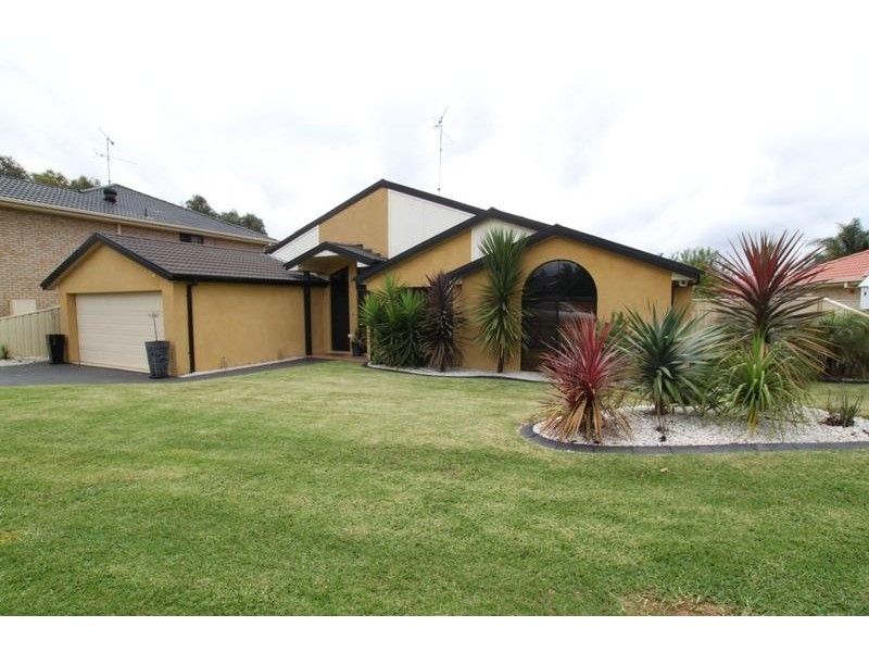 6 Banksia Road, Mount Annan NSW 2567
