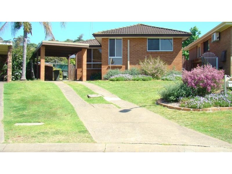 10 Loire Place, Kearns NSW 2558