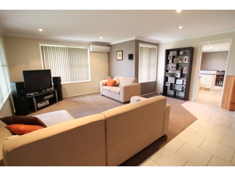 15 Cormo Close, Elderslie NSW 2570
