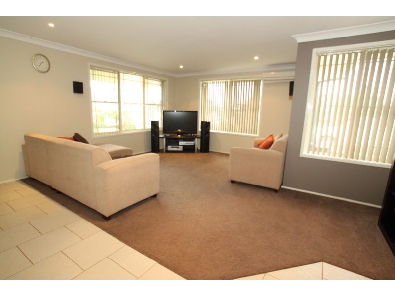 15 Cormo Close, Elderslie NSW 2570