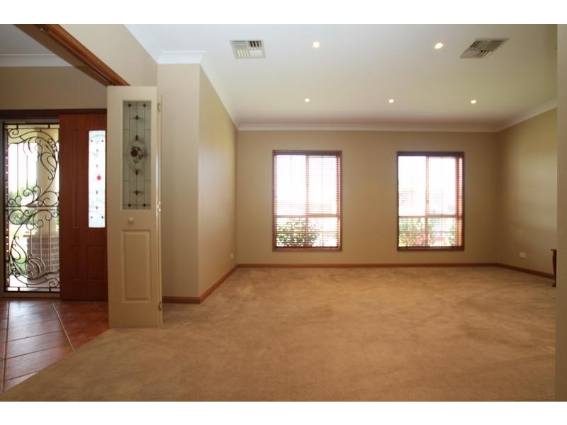 17 Oatley Circuit, Harrington Park NSW 2567