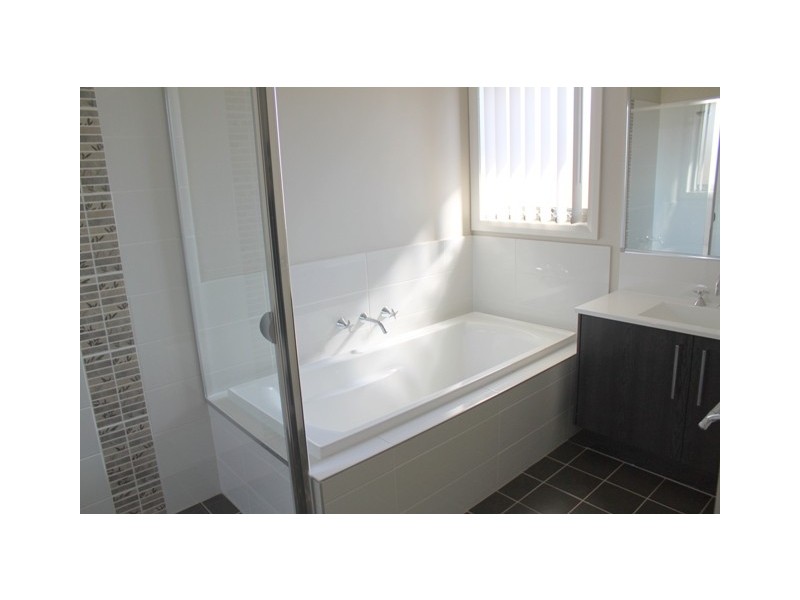 4 Hinton Street, Spring Farm NSW 2570