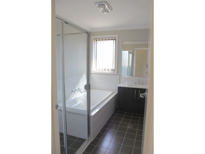 4 Hinton Street, Spring Farm NSW 2570