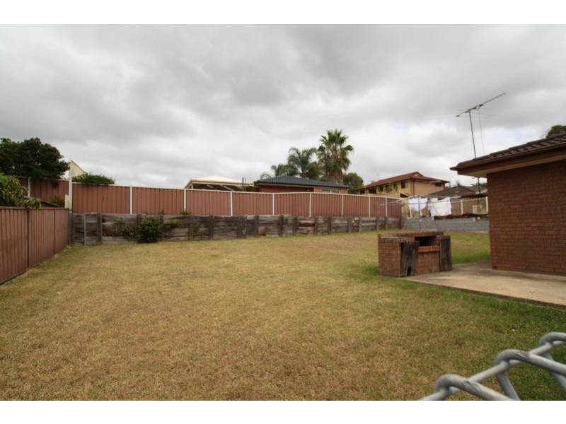 4 Armstrong Street, Raby NSW 2566