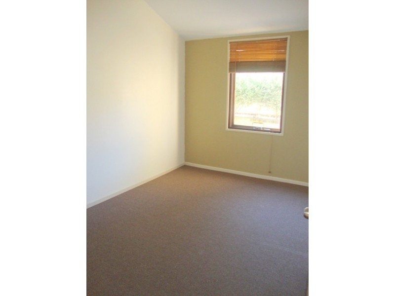 18 Flinders Crescent, Camden South NSW 2570