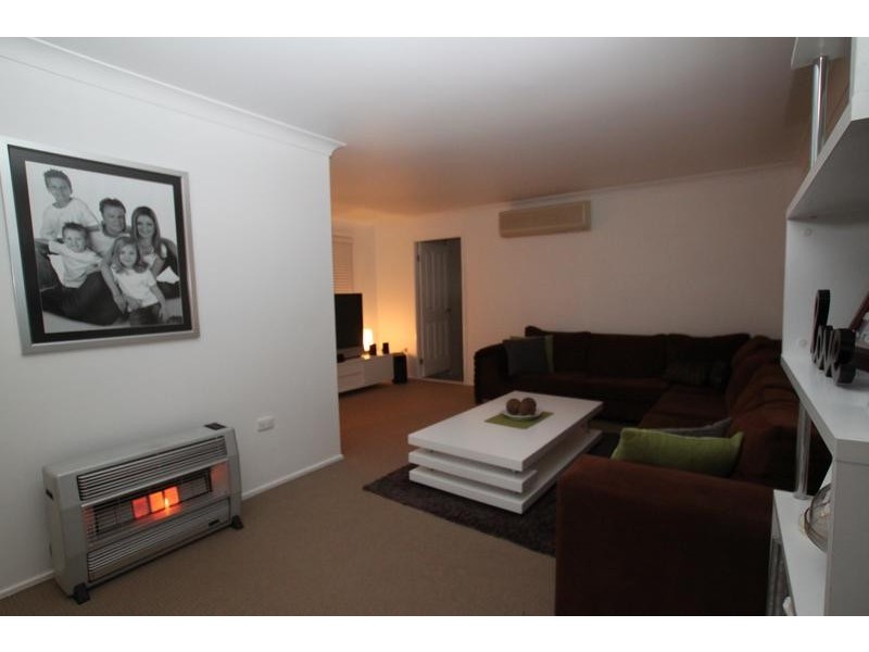 19 Columbia Street, Kearns NSW 2558